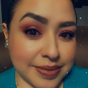 Meet your Posher, Claudia